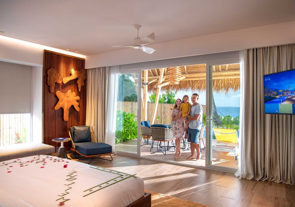 665704a0a26c7e1e721ad7cd_maldives_villas_fbv1